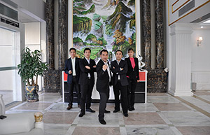 恩典皮具公司高層 恩典皮具公司高層